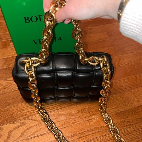 BOTTEGA VENETA BLACK CASSETTE CHAIN GOLD BAG QUILTED - Picture 2 of 6